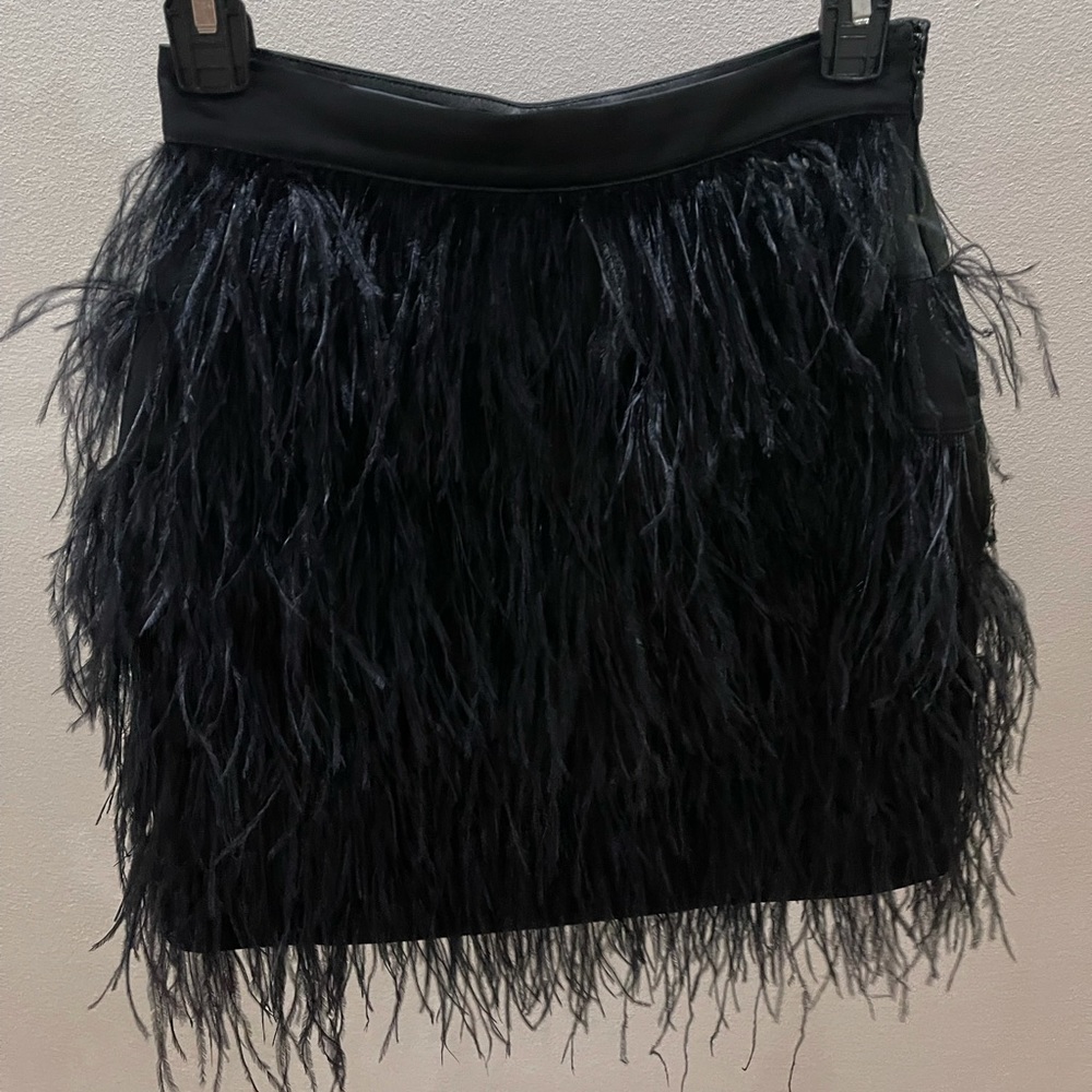 ostrich feathers skirt